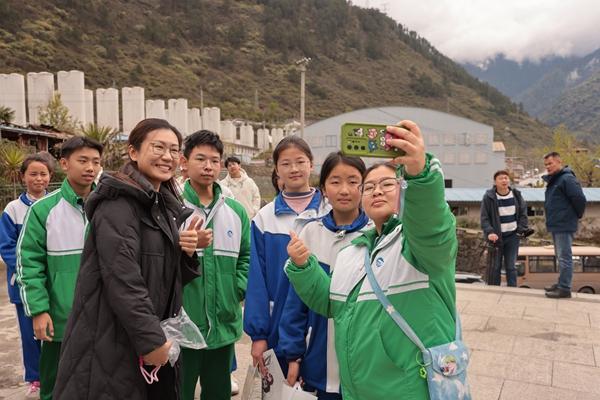 为验证“高反风险预测”小程序,这群高中生真去了趟高原