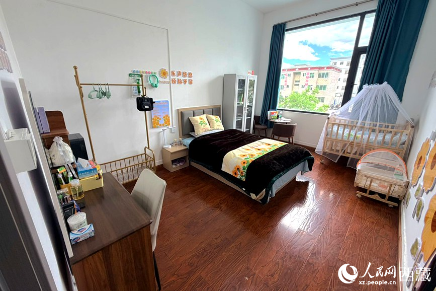 青年人才驿站住宿房间。人民网记者 次仁罗布摄