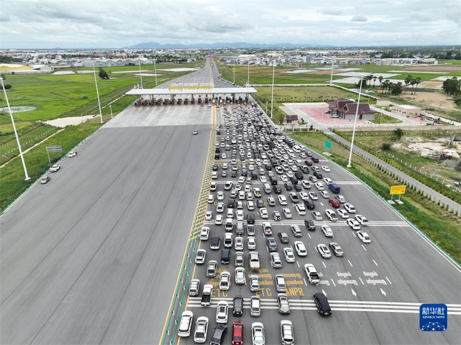 这是柬埔寨金港高速公路金边收费站（2023年7月23日摄，无人机照片）。