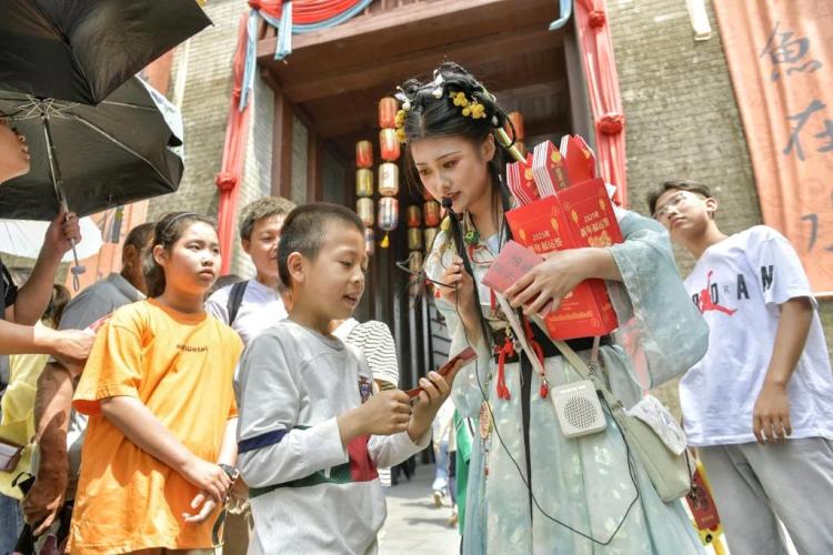 沉浸体验AI上岗治愈经济——这个“五一”文旅消费吹新风