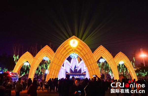 图片默认标题 图片默认标题_fororder_灯会现场人潮涌动(摄影-廖志全)