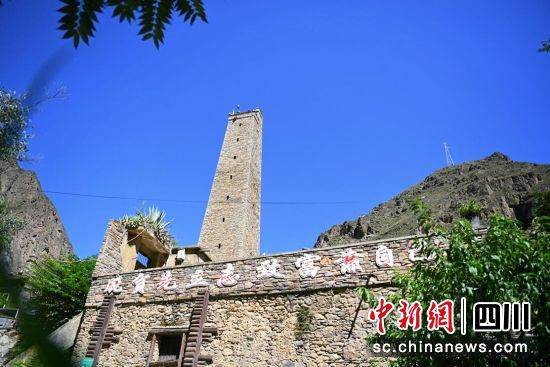 联合村东门寨的特色羌碉。