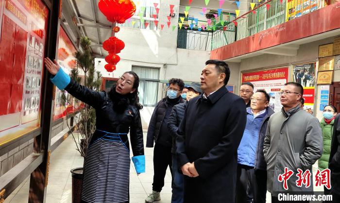 西藏自治区党委常委统战部长嘎玛泽登在拉萨统战系统调研慰问