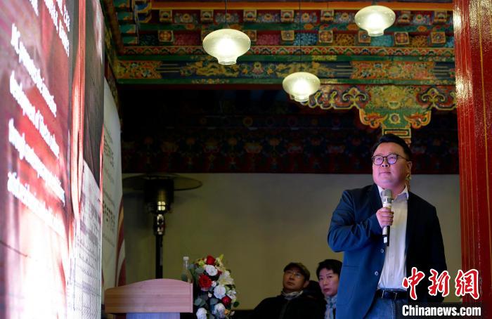 图为吉本岗艺术中心联合创始人方堃就古城公共文化教育的创新实践进行分享。 李林 摄