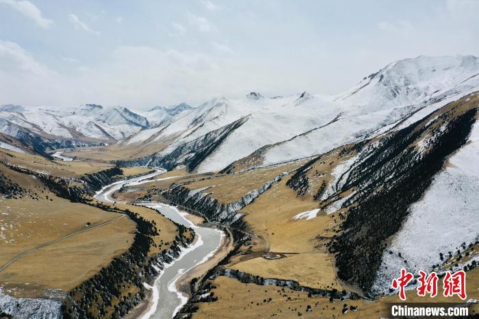 青海玉树:蓄力起跳后发赶超