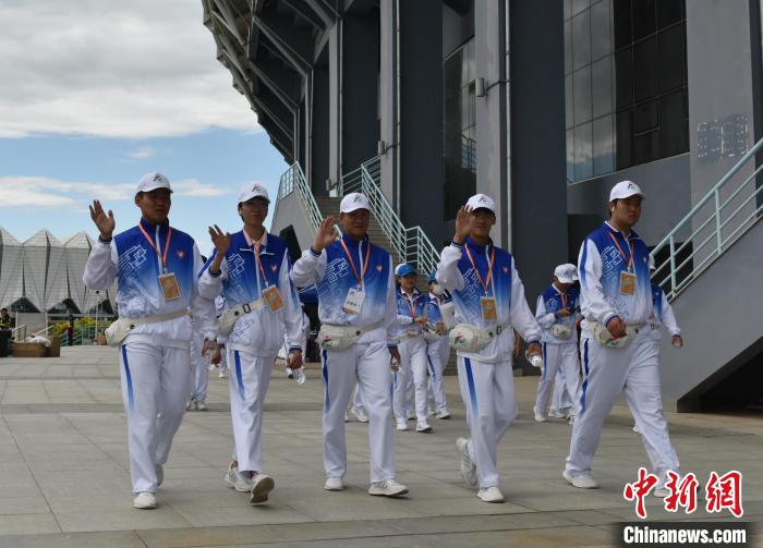 内蒙古第十届少数民族传统体育运动会启幕现场。　张晓鹏 摄