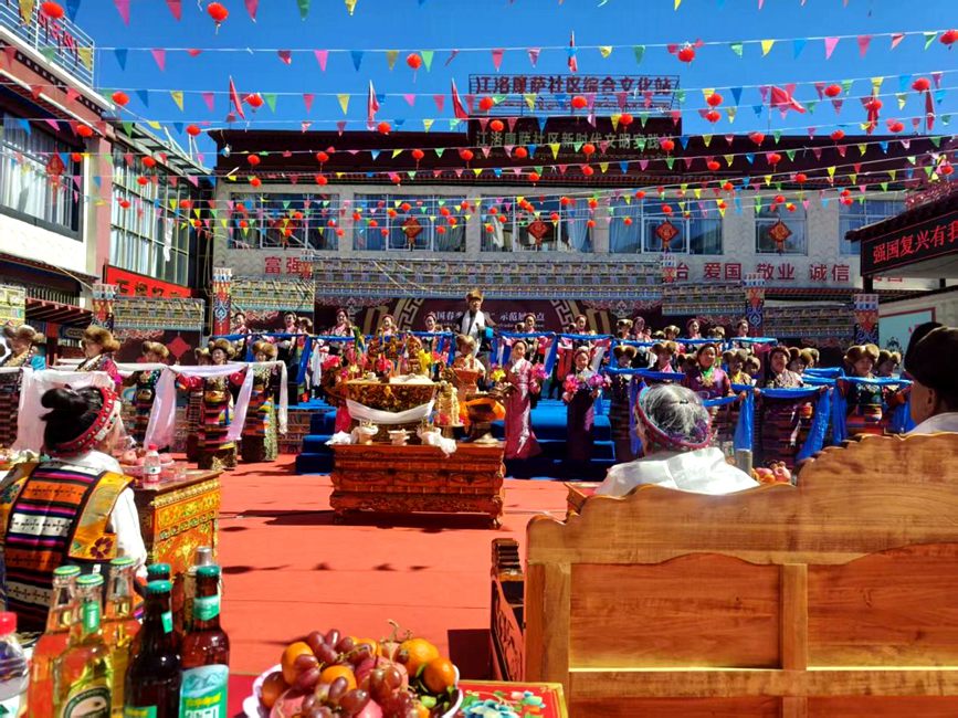 江洛康萨社区开展文艺演出