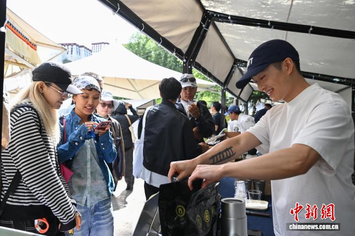 西藏拉萨：咖啡与藏文化碰撞交融