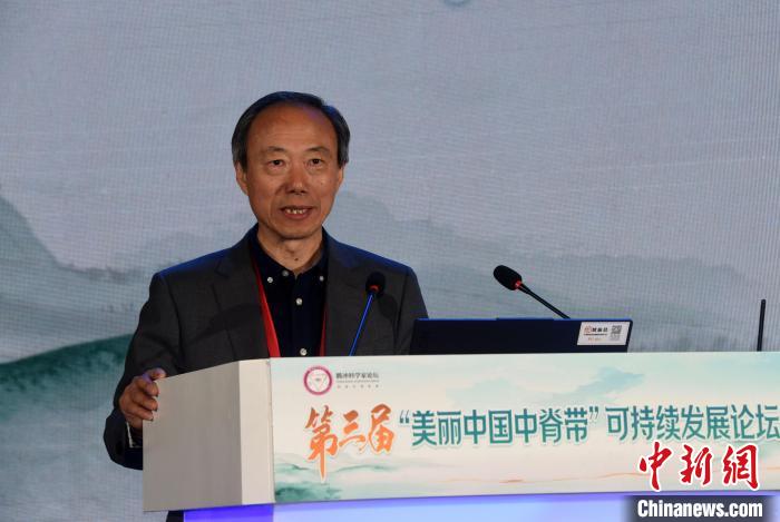 专家建言献策“美丽中国中脊带”:建成适应不同季节旅游带宜居带