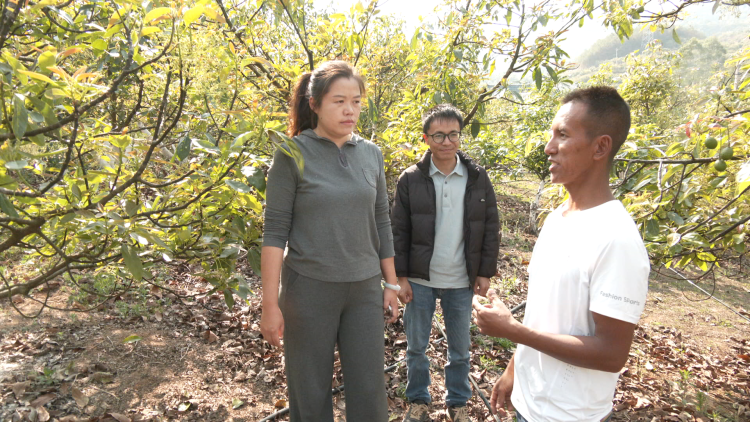(两会记者手记)从一位人大代表带上两会的背包中 我触摸到中国民主的温度_fororder_e8fb38627f1e453380e64fb0a972547a