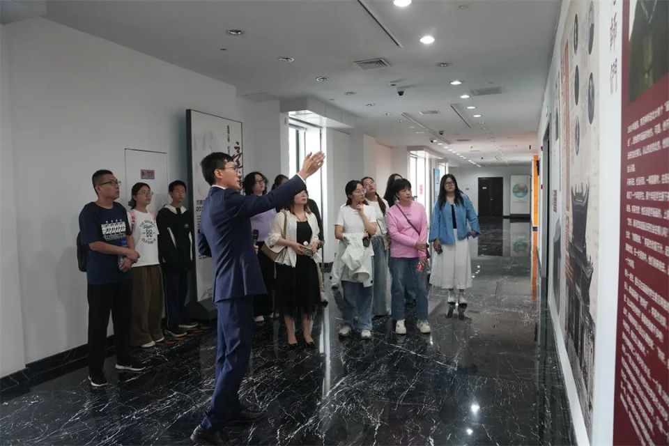 “笔墨酣畅音画共愈”：李苦禅大写意国画音乐疗愈沉浸式体验在济南举办