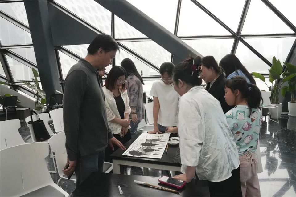 “笔墨酣畅音画共愈”：李苦禅大写意国画音乐疗愈沉浸式体验在济南举办