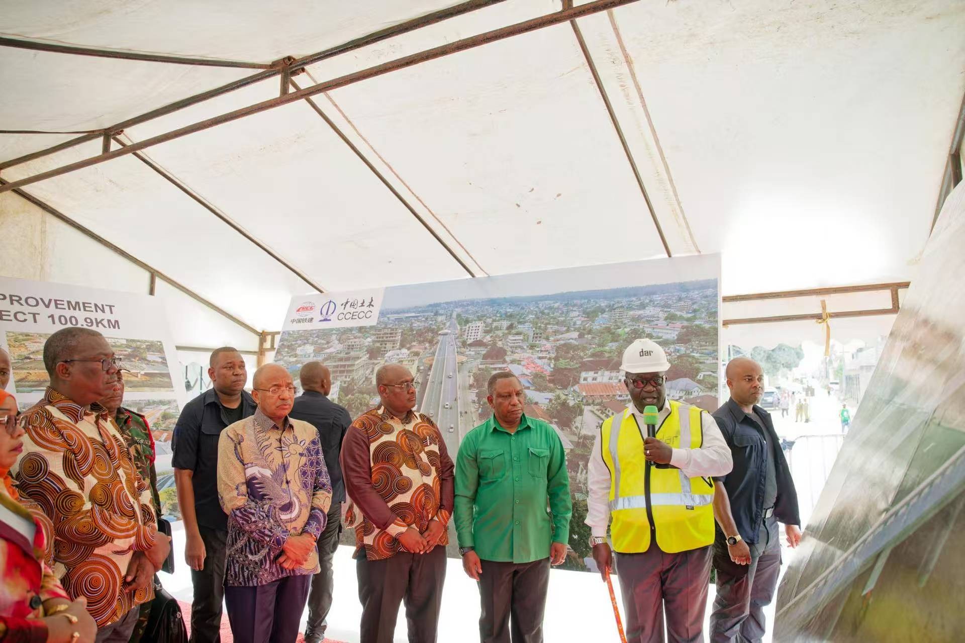 桑给巴尔1号立交桥通车仪式现场。中国土木供图