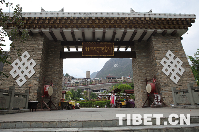 【十年】回访阿坝州理县藏寨:户户开起藏家乐 家家有钱去旅游