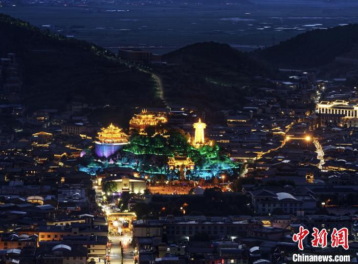 图为滇藏茶马古道重镇独克宗古城已成为知名旅游景点。　和晓燕 摄