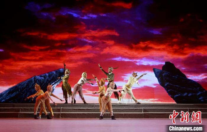 图为原创儿童京歌音乐剧《藏羚羊》演出现场。 马铭言 摄