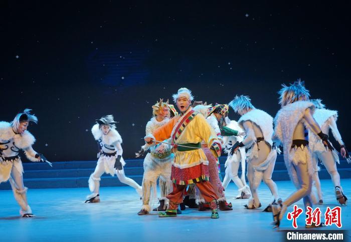 图为原创儿童京歌音乐剧《藏羚羊》演出现场。 马铭言 摄