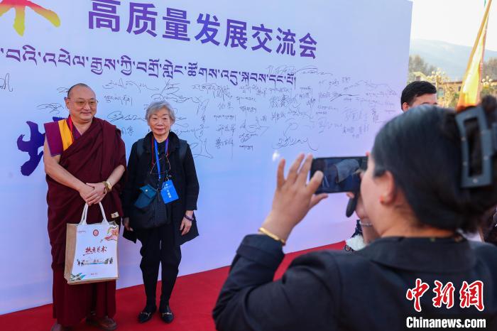 青海同仁:首届新时代热贡唐卡艺术高质量发展交流会启幕