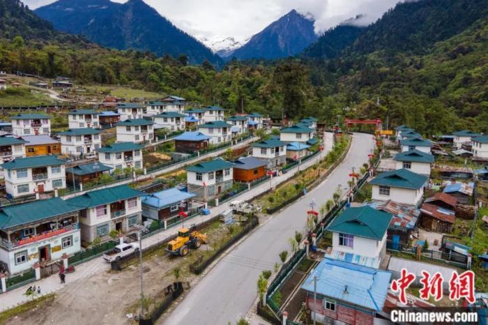 墨脱公路上的达木珞巴民族乡贡日村，该村此前为旧墨脱公路著名的物资转运点，被称为“80K”。