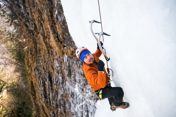 “中国当代徐霞客”两次登顶世界最高峰 汝志刚： 珠峰让我悄悄登上她的肩头