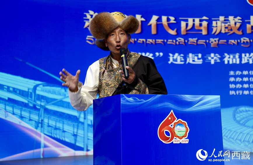 山南市隆子县三安曲林乡三林村党支部副书记扎西次仁作分享报告。人民网记者 次仁罗布摄
