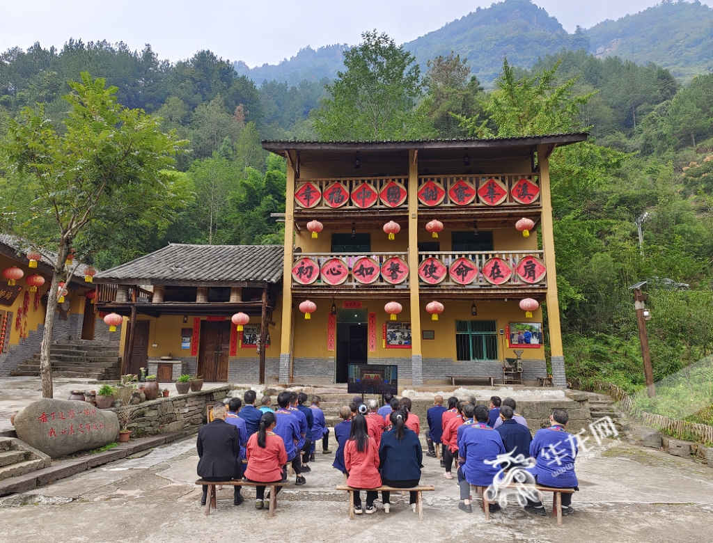 二十大时光·巴渝见闻 | 华溪村，向前跑！