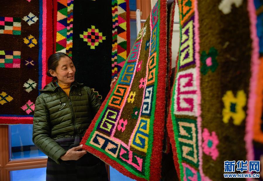 （经济）（2）第二届西藏藏毯产业交易博览会在拉萨闭幕
