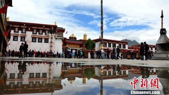 西藏迎旅游高峰布达拉宫、大昭寺实行预约参观