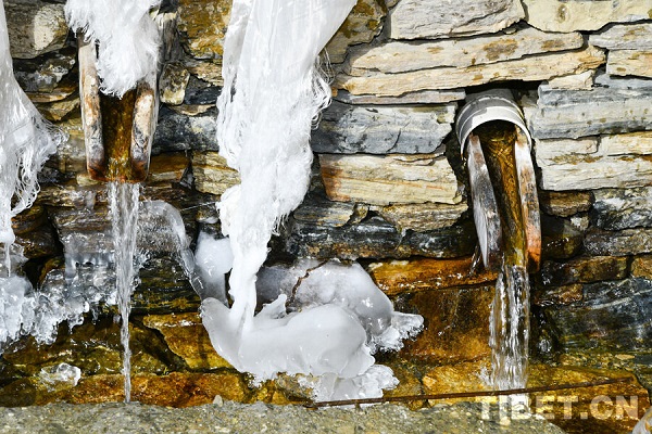 03图为海拔5128米多吉曲登尼玛泉（眼�? 摄影：赵振宇.jpg